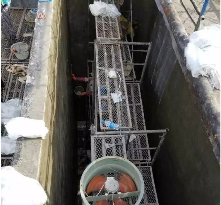 污水(shuǐ)池防腐施工現場(chǎng)